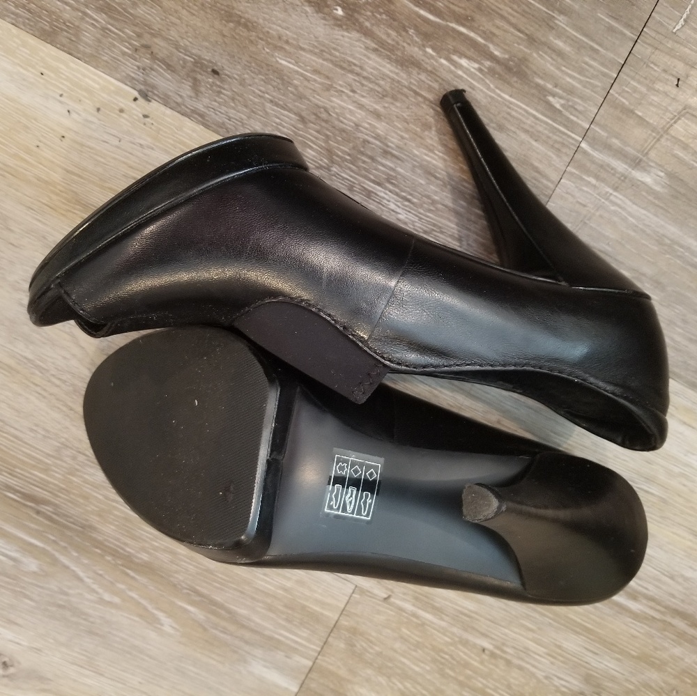 Women's black heels